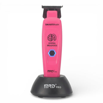 Pinker MRD Pro Trimmer mit blau umrandetem Schalter frontal im Ladesockel