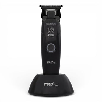 Schwarzer MRD Pro GMT-3969ST Trimmer mit T-Klinge frontal in Ladestation