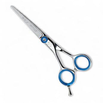 Produktbild von Kiepe Friseurschere blue fire Serie für Linkshänder 5,5″ auf weißem Hintergrund