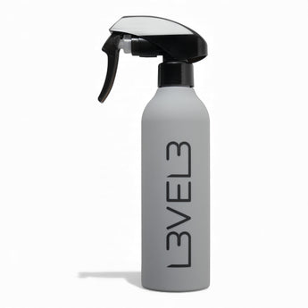 L3VEL3 Gummierte Sprühflasche, Grau – Produktbild