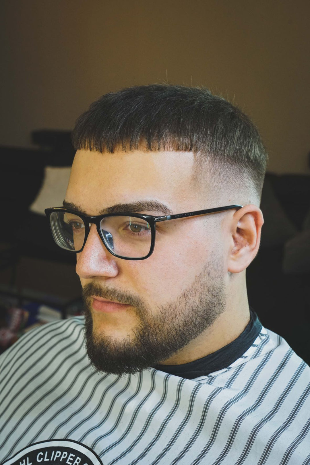 Phullcutz: Kurzer Crop mit einem Mid Fade Banner