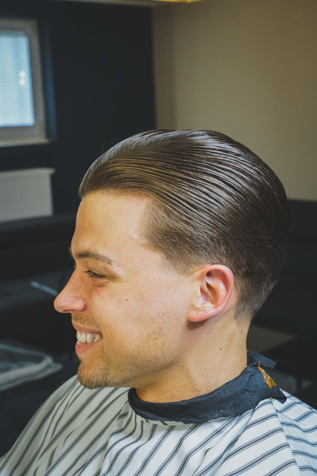 Phullcutz: Tapper und die Haare nach hinten Banner