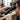 Phullcutz Kyoto Clipper Vollmetall-Haarschneider in Schwarz bei der Anwendung durch einen Barber am Kunden