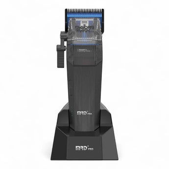 Phullcutz MRD Pro Cyborg Track GTR Haarschneider in Schwarz mit Ladestation, Brushless-Motor und blauer Klinge.