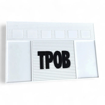 Phullcutz TPOB Magnetic Mat in Weiss und Schwarz, rutschfeste Gummi-Arbeitsmatte für Barber-Tools wie Clipper und Scheren