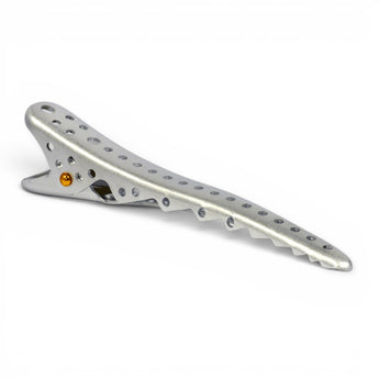 Phullcutz Y.S. Park Shark Clip aus silbernem Aluminium mit Haizahn-Struktur und Lochanordnung für professionelles Styling