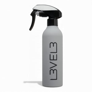 L3VEL3 Gummierte Sprühflasche, Grau – Produktbild