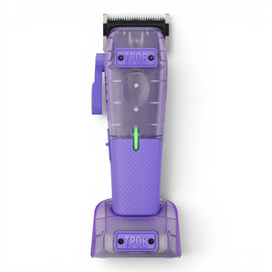 Transparenter lilafarbener TPOB PLAY MINI Clipper in passender Ladestation